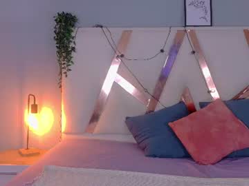 chloe_and_scarlett