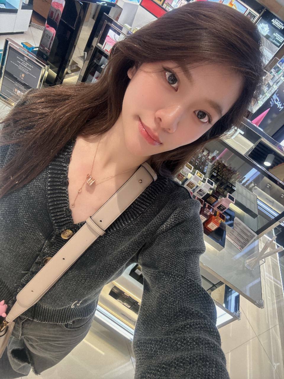 Please, tell me who she is. — 38