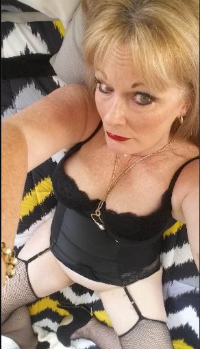 Swinger Wives — 16