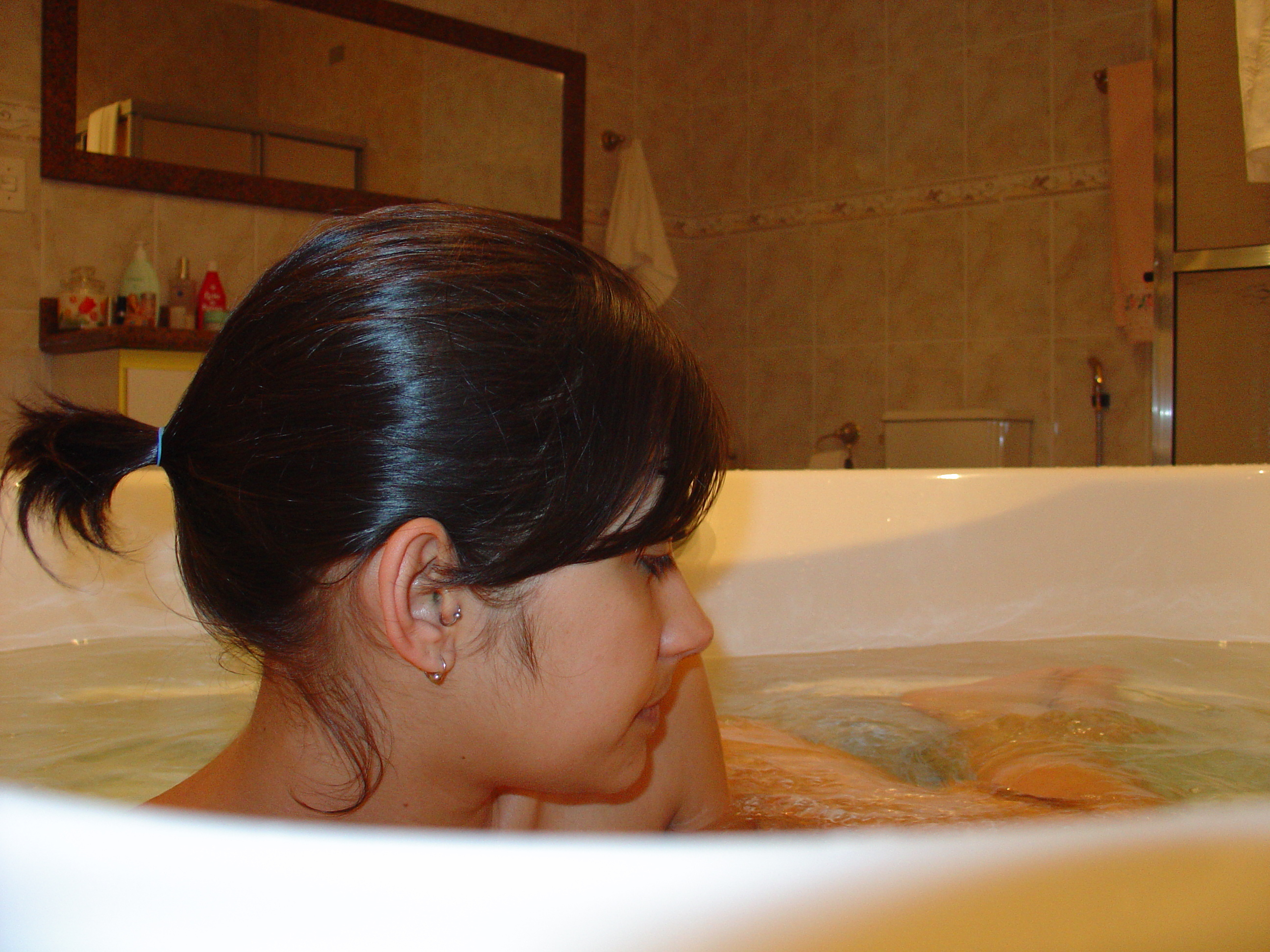 Cute teen invite us in her bath — 22