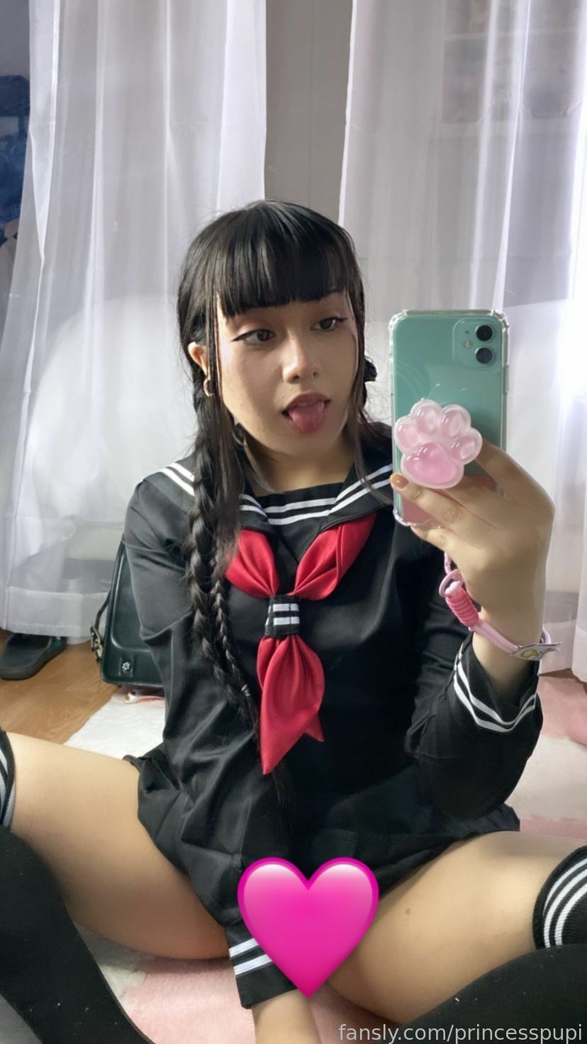 Goth Latina — 11