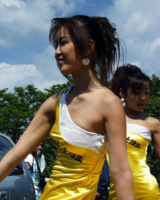 Japanese race queens and umbrella girls — 29